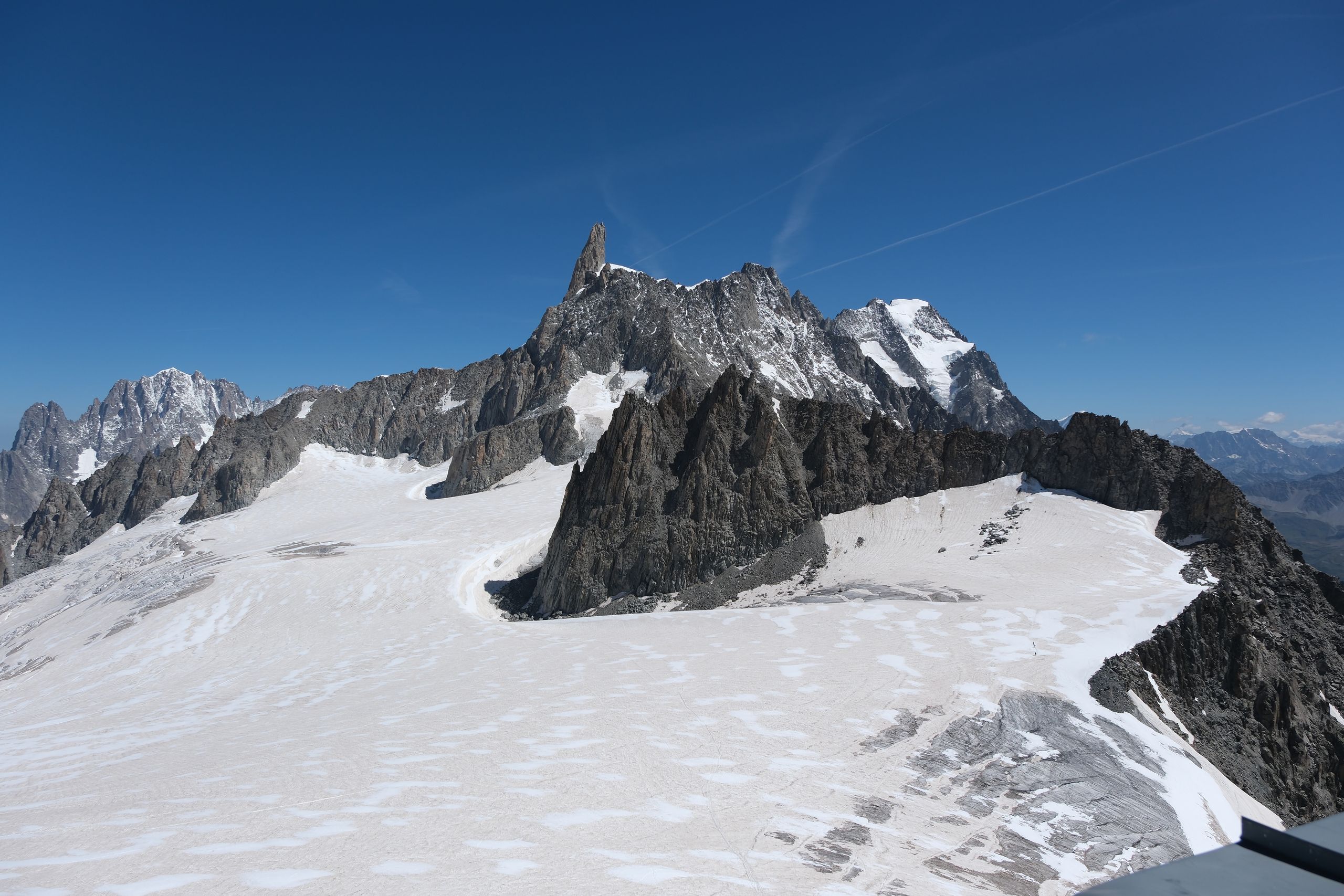 Stunning landscape of snowy mountain peaks under clear blue skies.